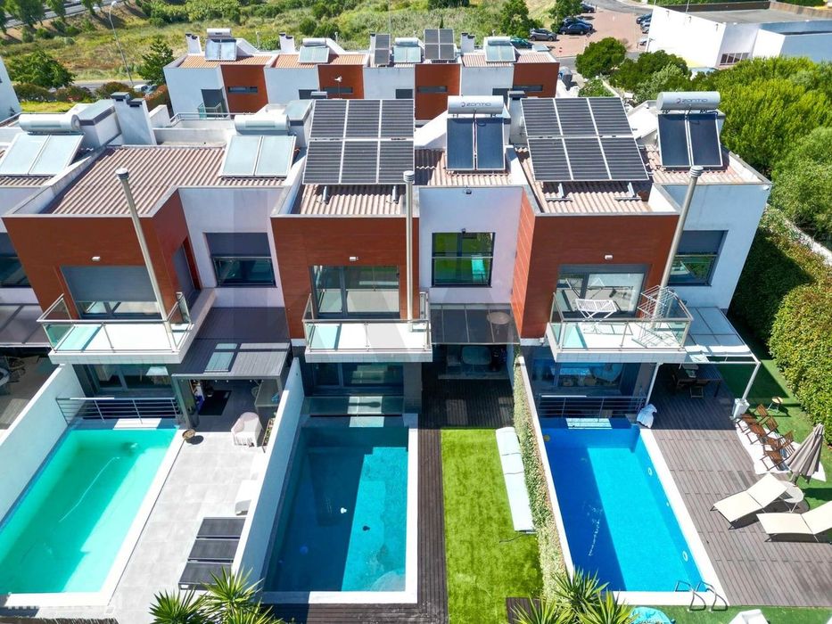 Moradia com Piscina em Porto Salvo