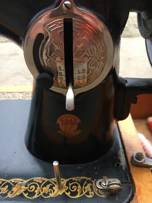 Машинка швейна ( ручна )