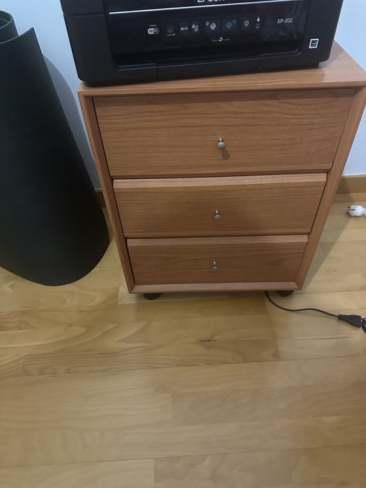 Mesas de cabeceira de cerejeira