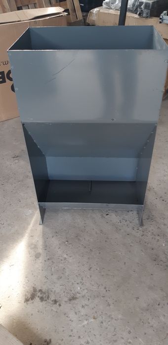 Бункерні кормушки для свиней