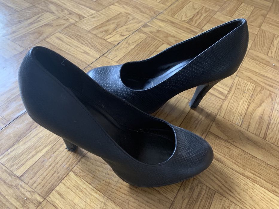 Czarne szpilki klasyczne