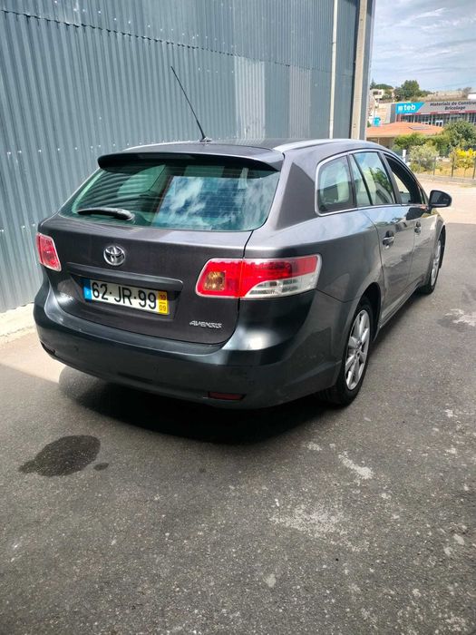 Toyota Avensis T27 2010