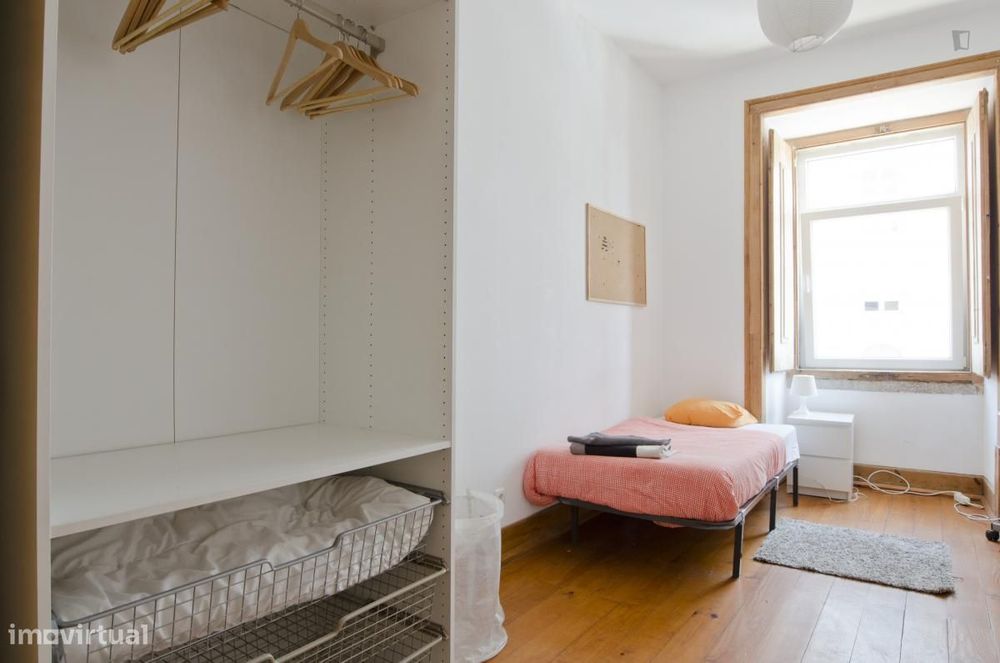 Quarto - localizado em Santa Apolónia Lisbon