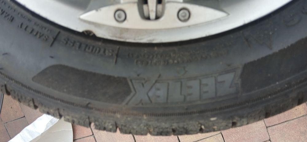 Opony zimowe z felgami 155/65R13 zeetex
