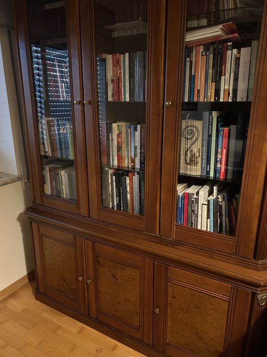 Estante para livros em cerejeira