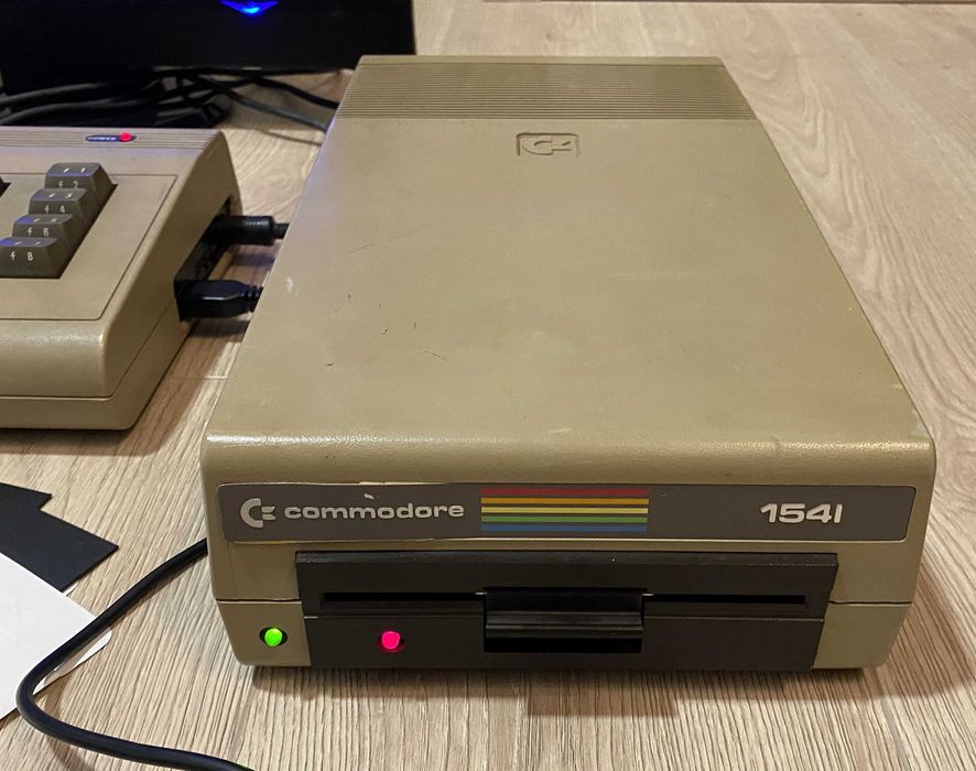 Commodore C64 - w pełni sprawny zestaw retro