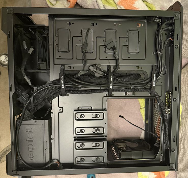 Obudowa komputerowa z zasilaczem be Quiet 600W