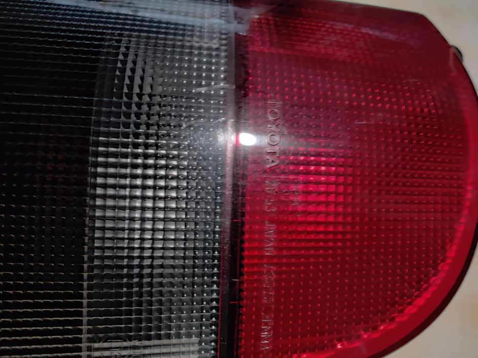 Toyota Hiace, Farol traseiro completo.