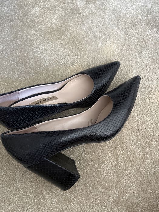 Sapato de salto alto preto