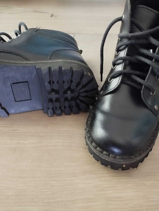 Czarne trapery Sznurowane