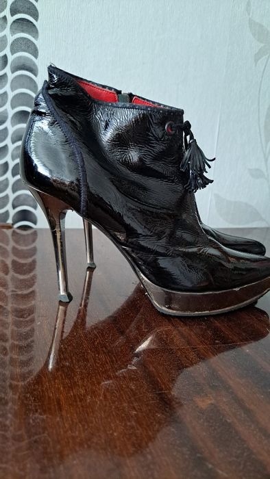 Ботинки женские на шпильке