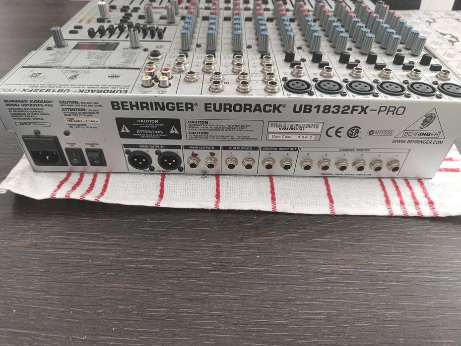 Conjunto Mesa de Som + Colunas de som