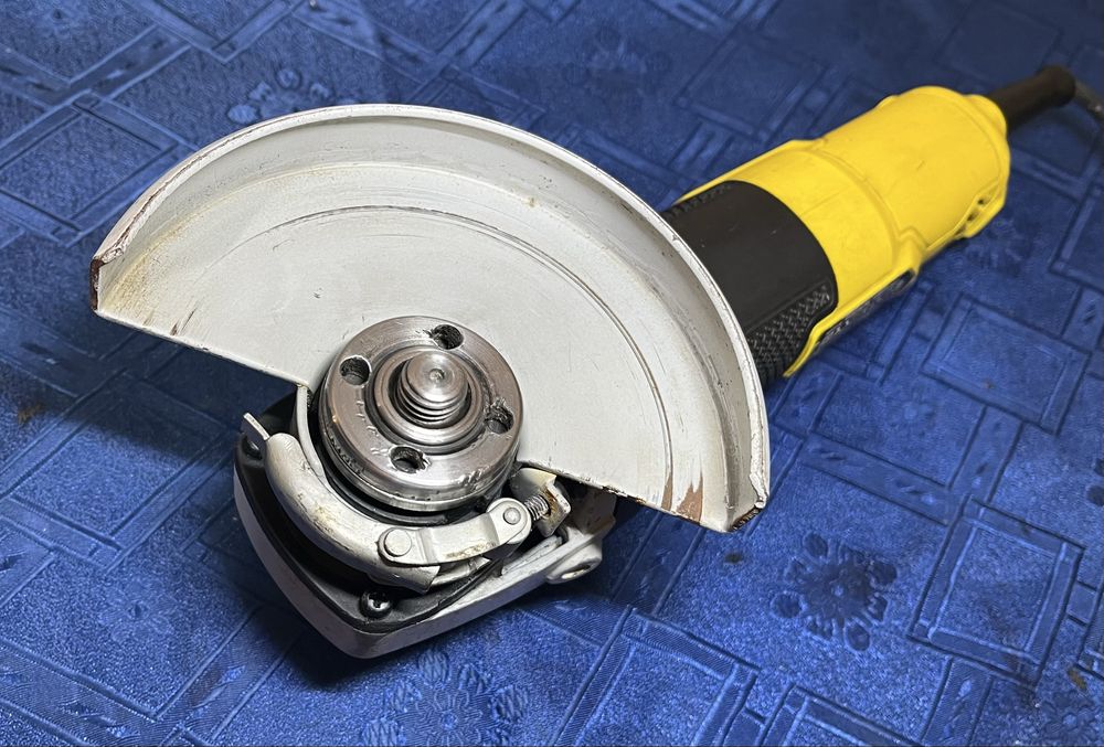 Stanley FATMAX FME822 Болгарка 125мм 850Вт