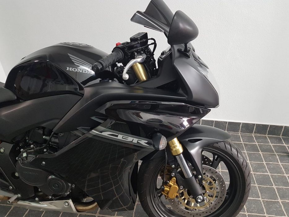 Honda CBR 600F 2011 – 28.000 km – Histórico Honda – Pneus novos