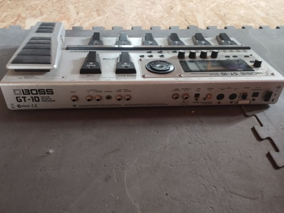Pedaleira Boss GT 10
