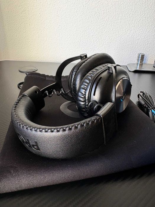 Auscultadores Gaming Logitech G PRO X com placa de som USB e microfone