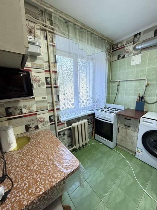 Продаж 3-х к по вулиці Космонавтів