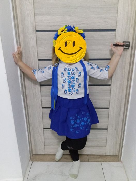 Вишитий костюм .