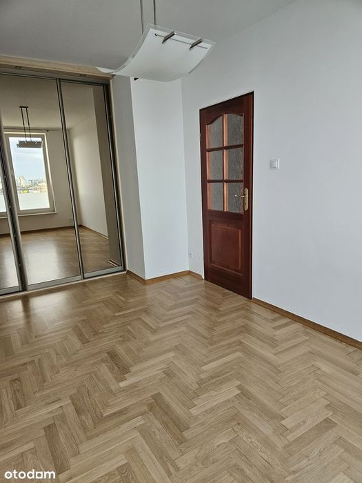 Jasne 2-pokojowe mieszkanie, loggia. Blisko planowanego metra-14piętro