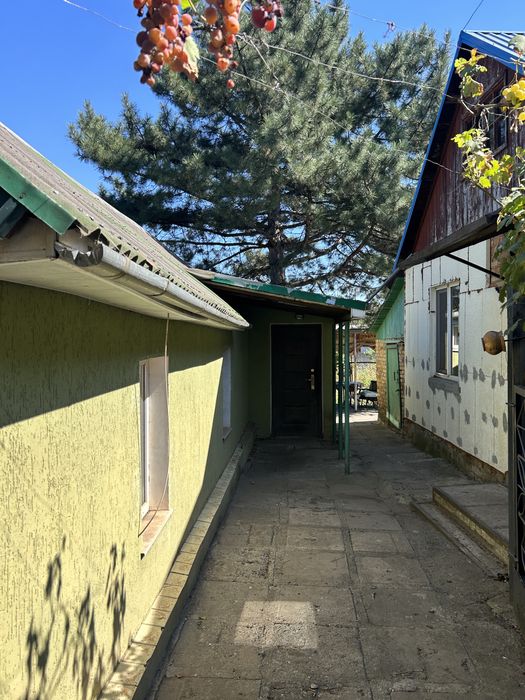 Продам будинок + землі 10 соток