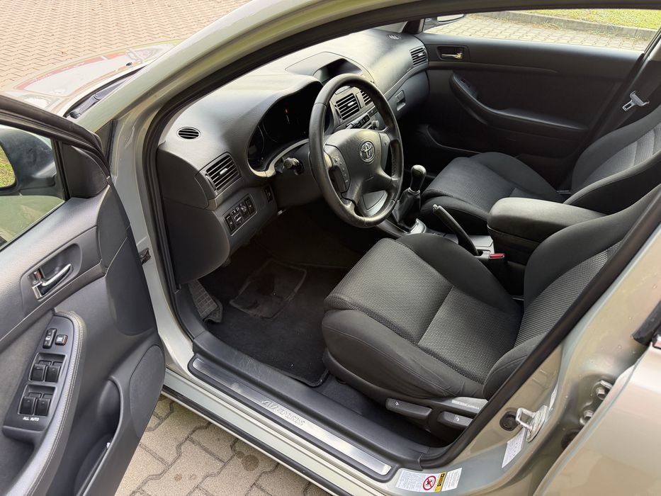 Toyota Avensis 1.8 bezyna ZAMIANA