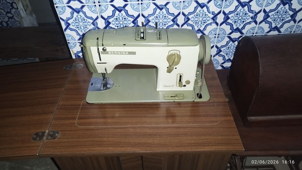 Máquina Singer e Bernina Favorit