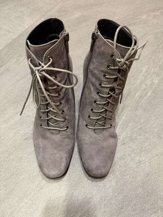 Ботільони жіночі сірого кольору