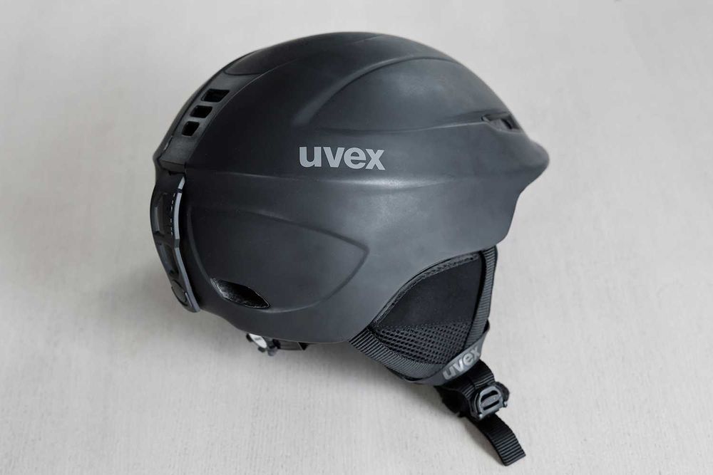kask narciarski UVEX