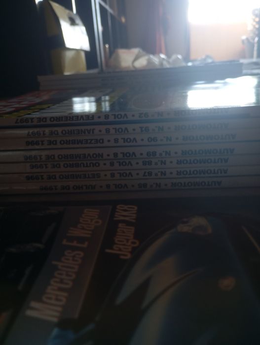 Vendo jornais antigos de automóveis