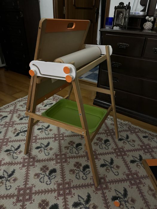 Quadro-cavalete Montessori para desenhar