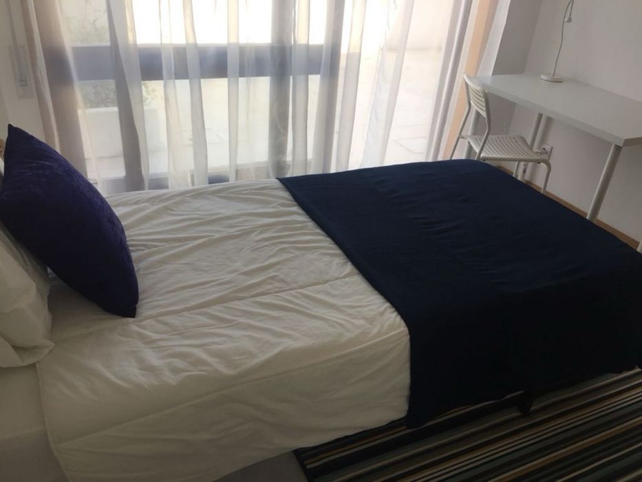 Quarto individual com terraço em Arca D’Água - internet incluída