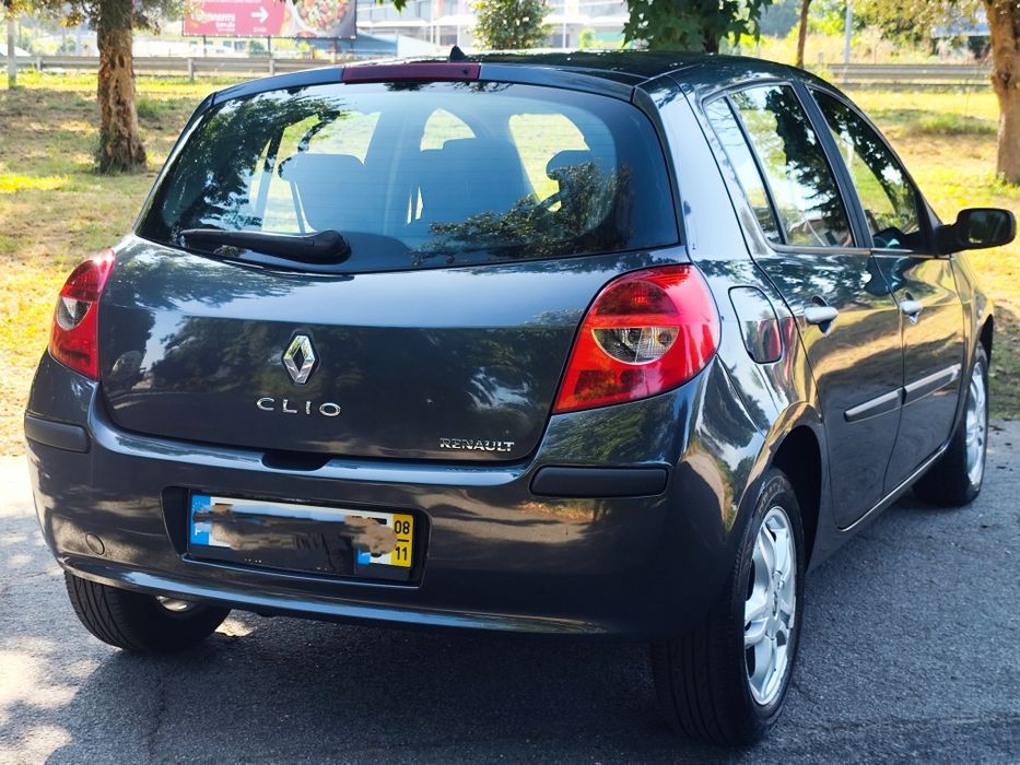 Renault Clio 1.5 DCI 5 lugares 5 lugares ar condicionado bom estado geral