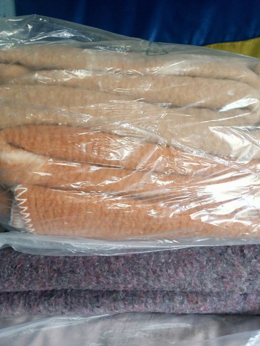Продам тёплые одеяла,посуда