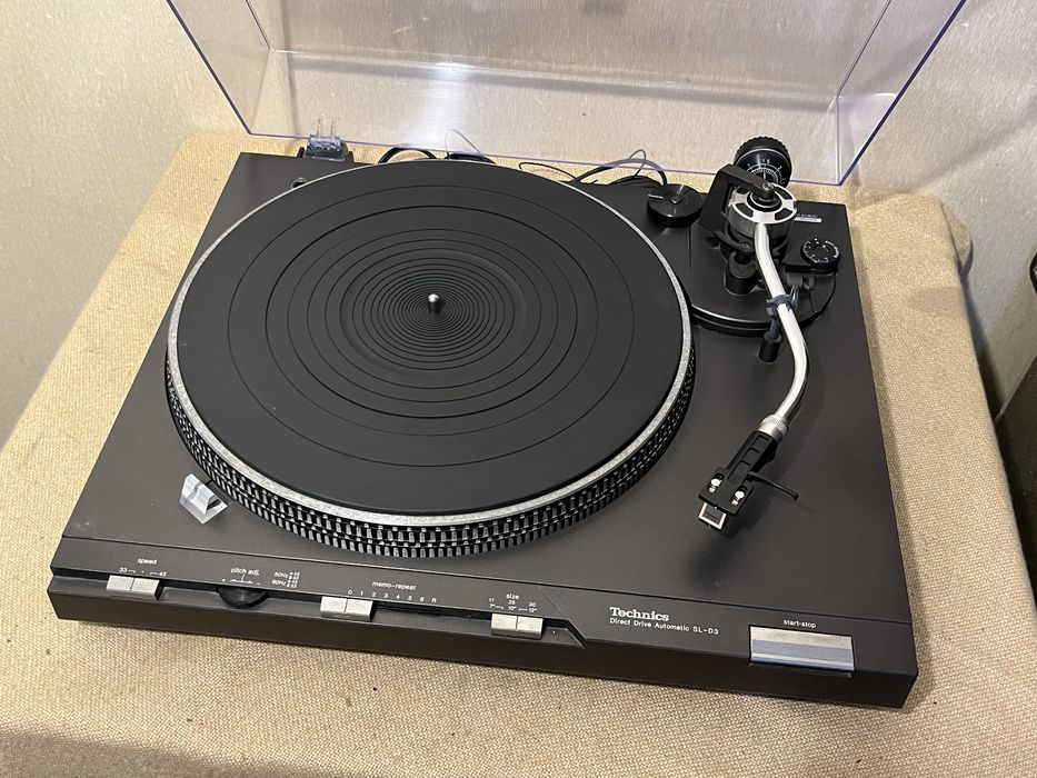 Проигрыватель винила премиум класса TECHNICS SL-D3 DIRECT DRIVE