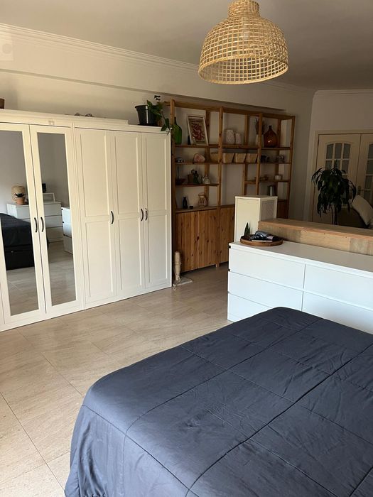 Quarto Sala com varanda em Queluz, entrada imediata