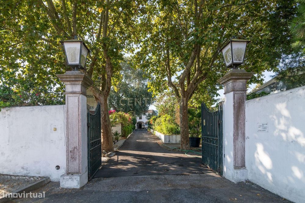 Quinta Exclusiva na Margem Sul – Um Refúgio de Charme com Potencial Re