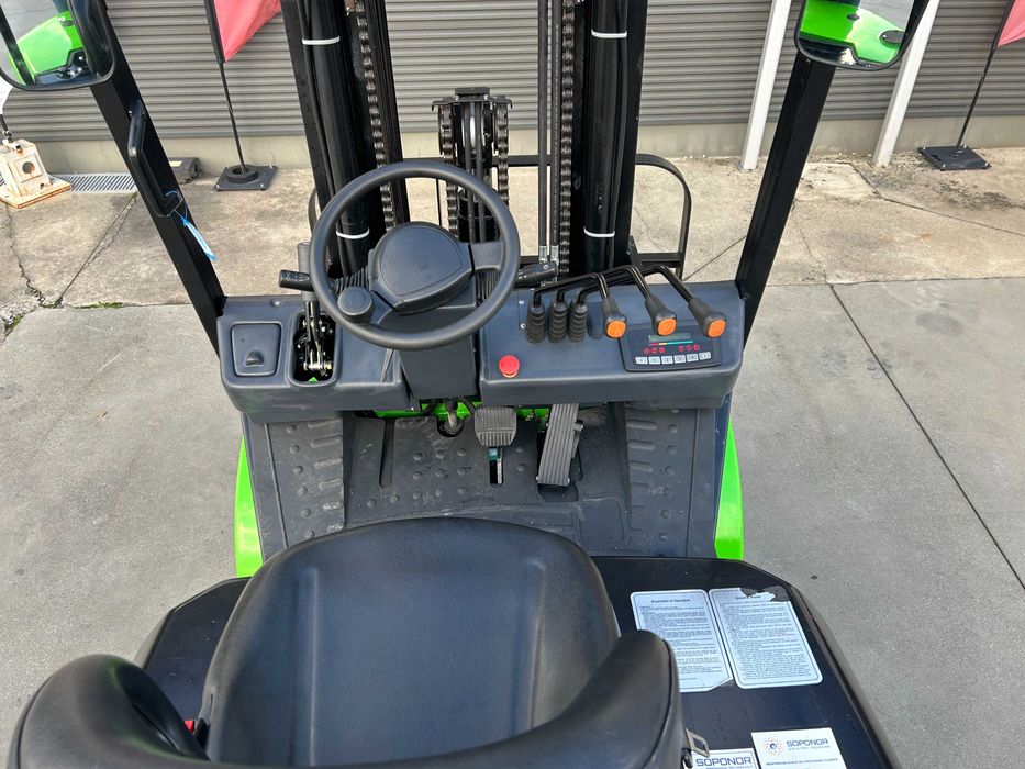 Empilhador Euroyen elétrico 2500 Kgs