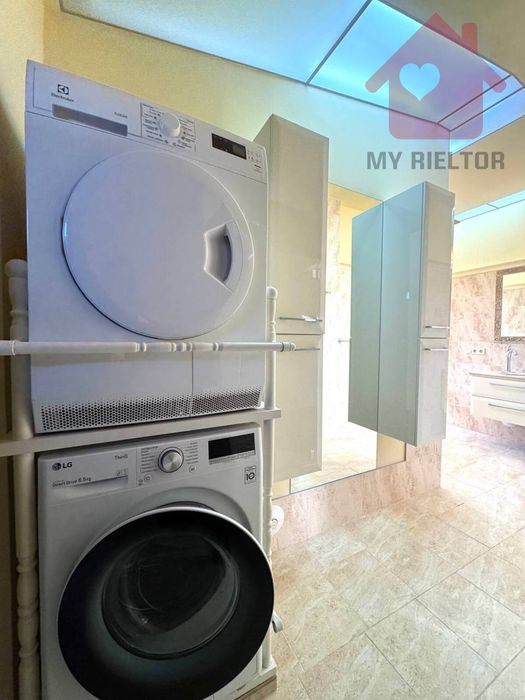 Продаж трикімнатної квартири з терасою на даху (район Боздош)
