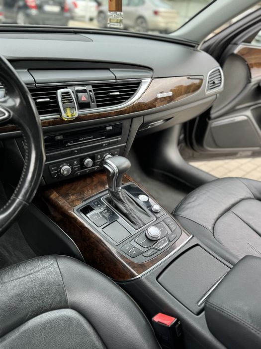 AUDI A6C7  2013 року