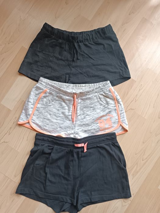 Spodenki krótkie 3szt kolor czarne rozm 158 164  C&A