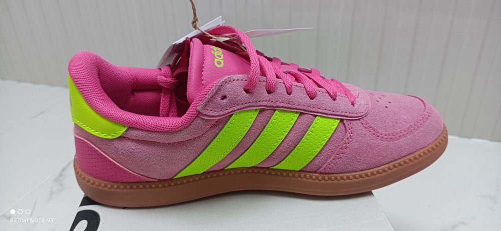 Nowe skórzane sneakersy adidas Breakbeat Sleek. Rozmiar: 36.