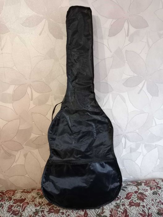 Продам новую шестиструнную гитару.