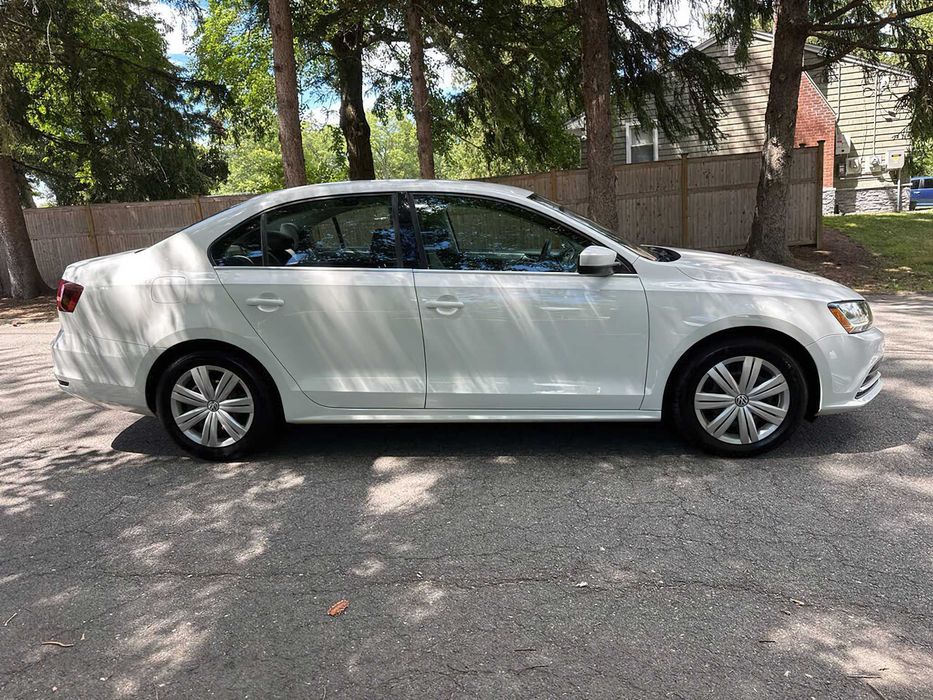 Volkswagen Jetta      2018