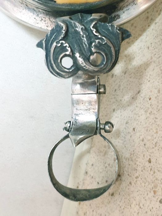 Antiga armação/Tampa para copo de cerveja em prata e pintura à lupa
