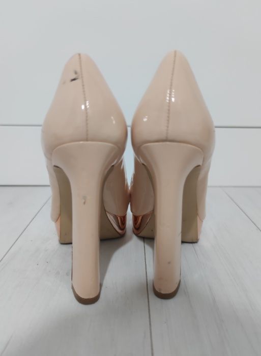 Buty na asymetrycznym obcasie ZARA rozm. 38 beżowe na platformie
