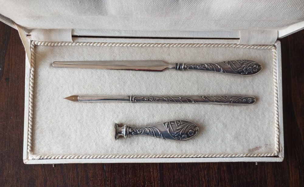Antigo conjunto de secretária em prata Portuguesa