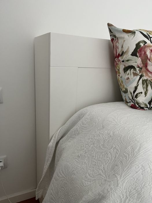 Cama de madeira maciça