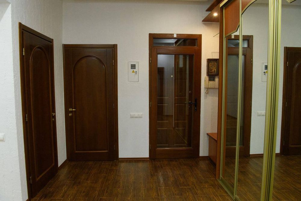 Продаю 4 к/к  в Коттедже центр