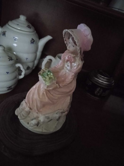 Estatuetas em porcelana