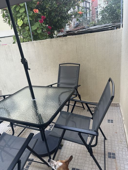 Conjunto de 6 peças com 4 cadeiras, mesa e guarda-sol, Cinza 165x65x112